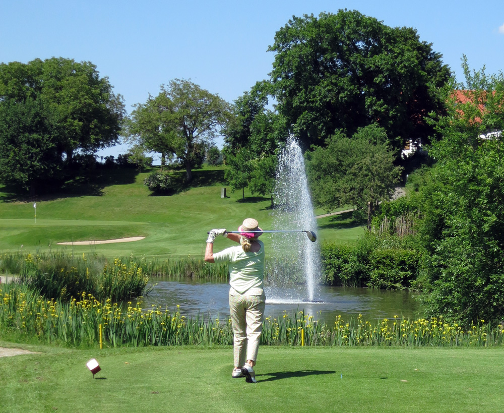 Das 18. Fairway im Golfclub Mangfalltal. Foto: Horst Huber 