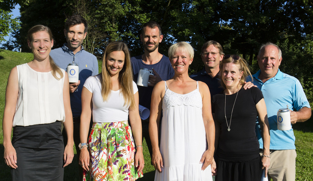 Siegerehrung (von links): Gabriele Zuber, Timo Schlitz, Patricia Heinlein, Jochen Münch, Sabine Hemmers, Ralf Scheuerer, Dagmar Kraus und Sepp Beck. Foto: Sepp Beck